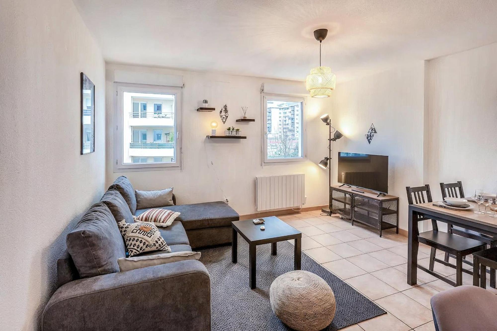 Superbe Appartement - Parking Gratuit - 4 Personnes Chambéry Eksteriør billede
