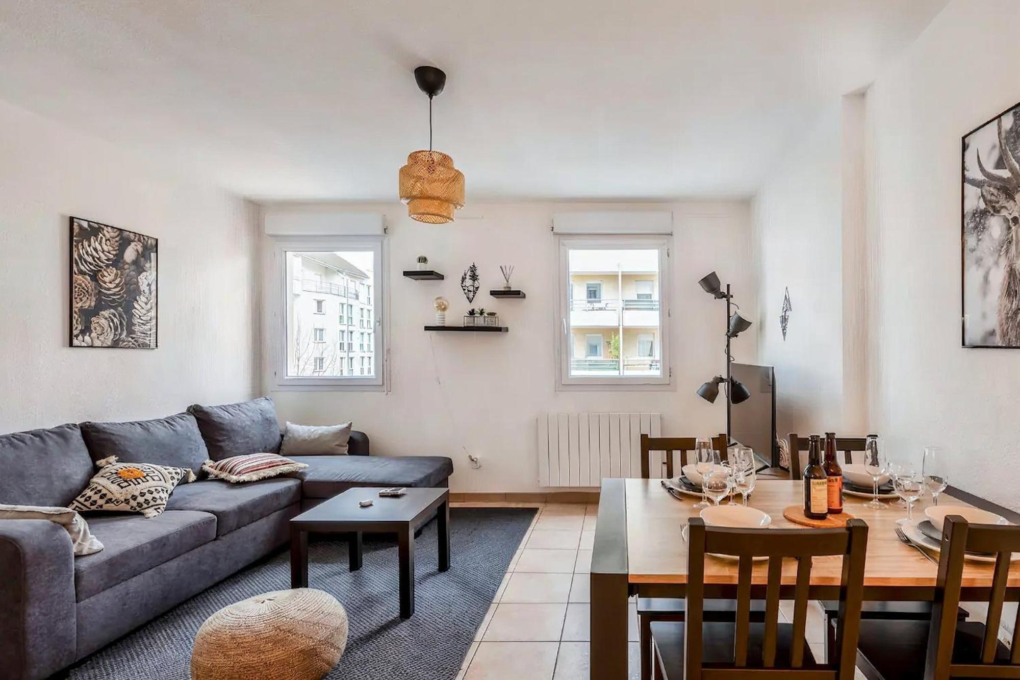 Superbe Appartement - Parking Gratuit - 4 Personnes Chambéry Eksteriør billede