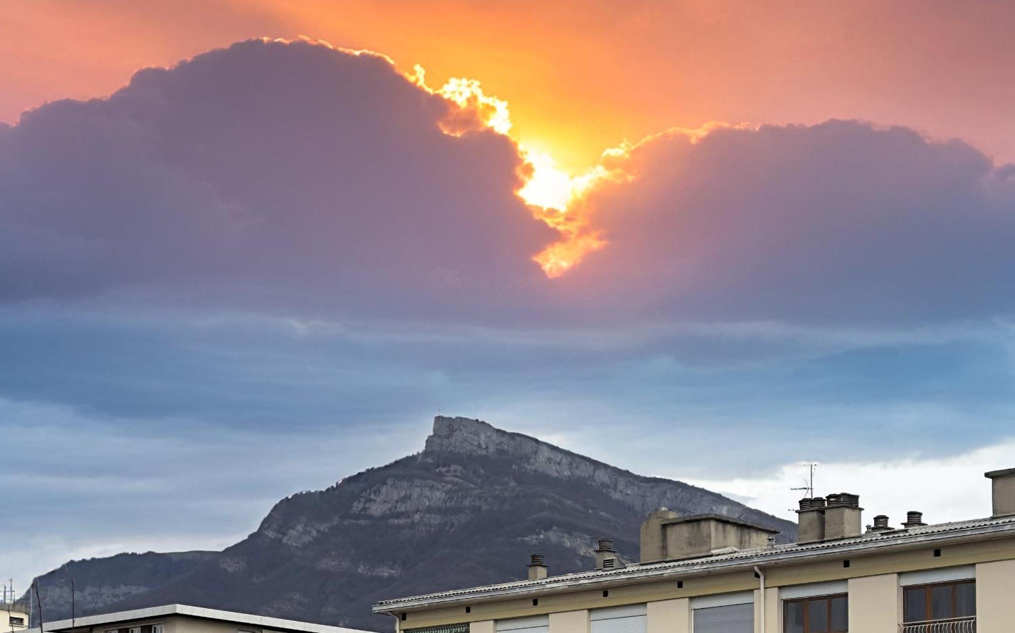 Superbe Appartement - Parking Gratuit - 4 Personnes Chambéry Eksteriør billede
