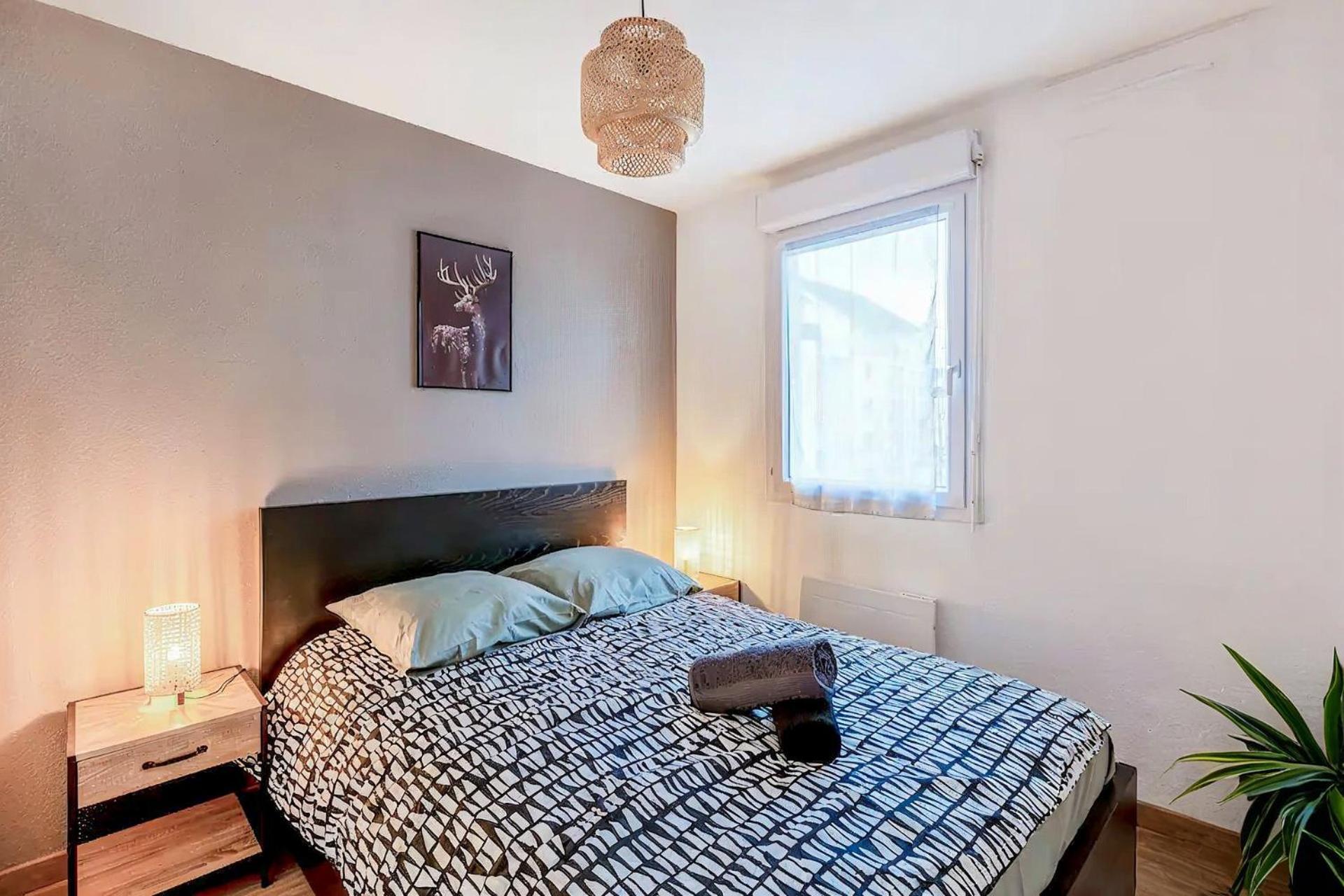 Superbe Appartement - Parking Gratuit - 4 Personnes Chambéry Eksteriør billede